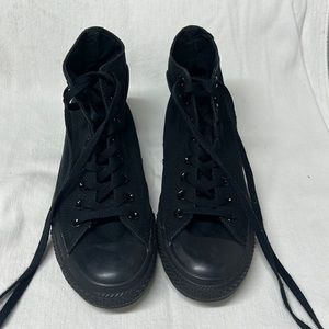 Converse black hi tops , men’s/9, women’s/11